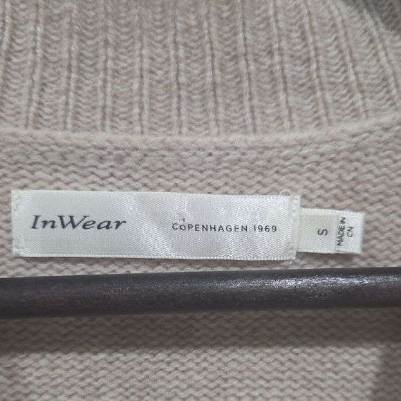 In Wear Knit Vest - Picture 2 of 6